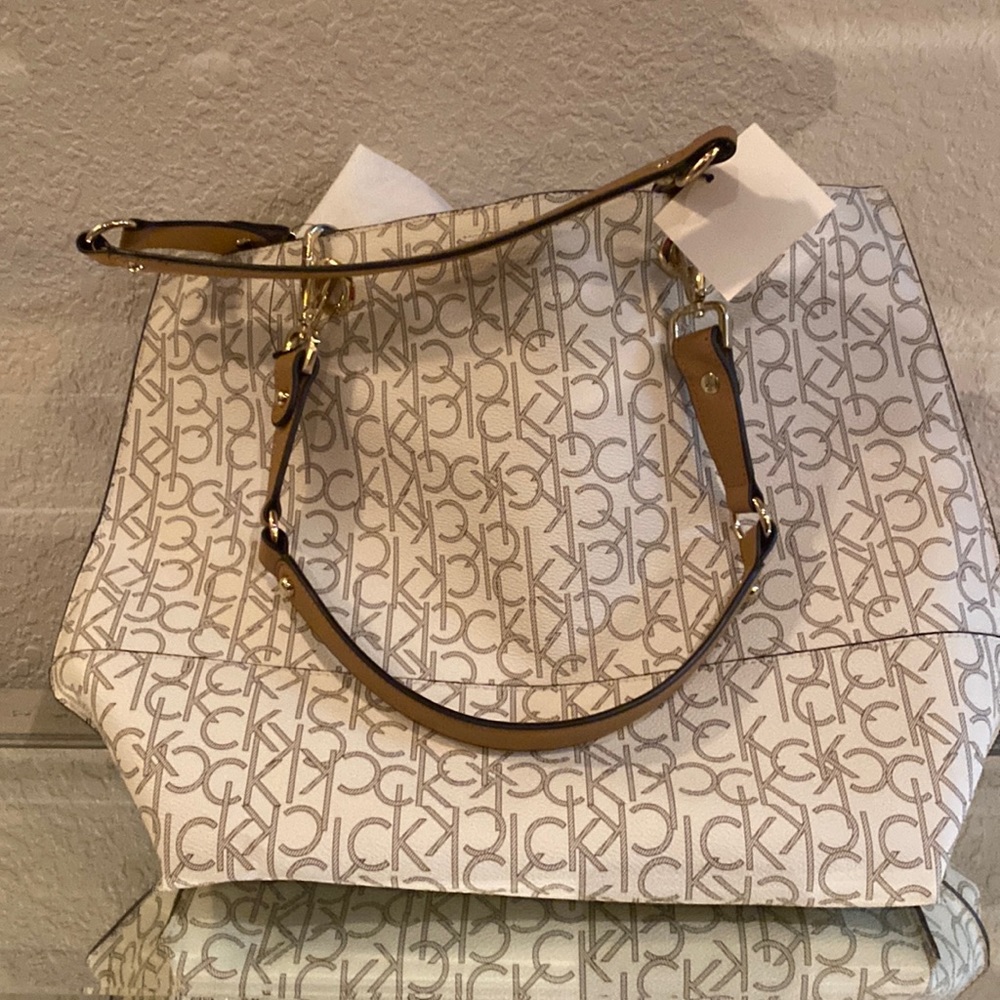 Dooney & Bourke bag